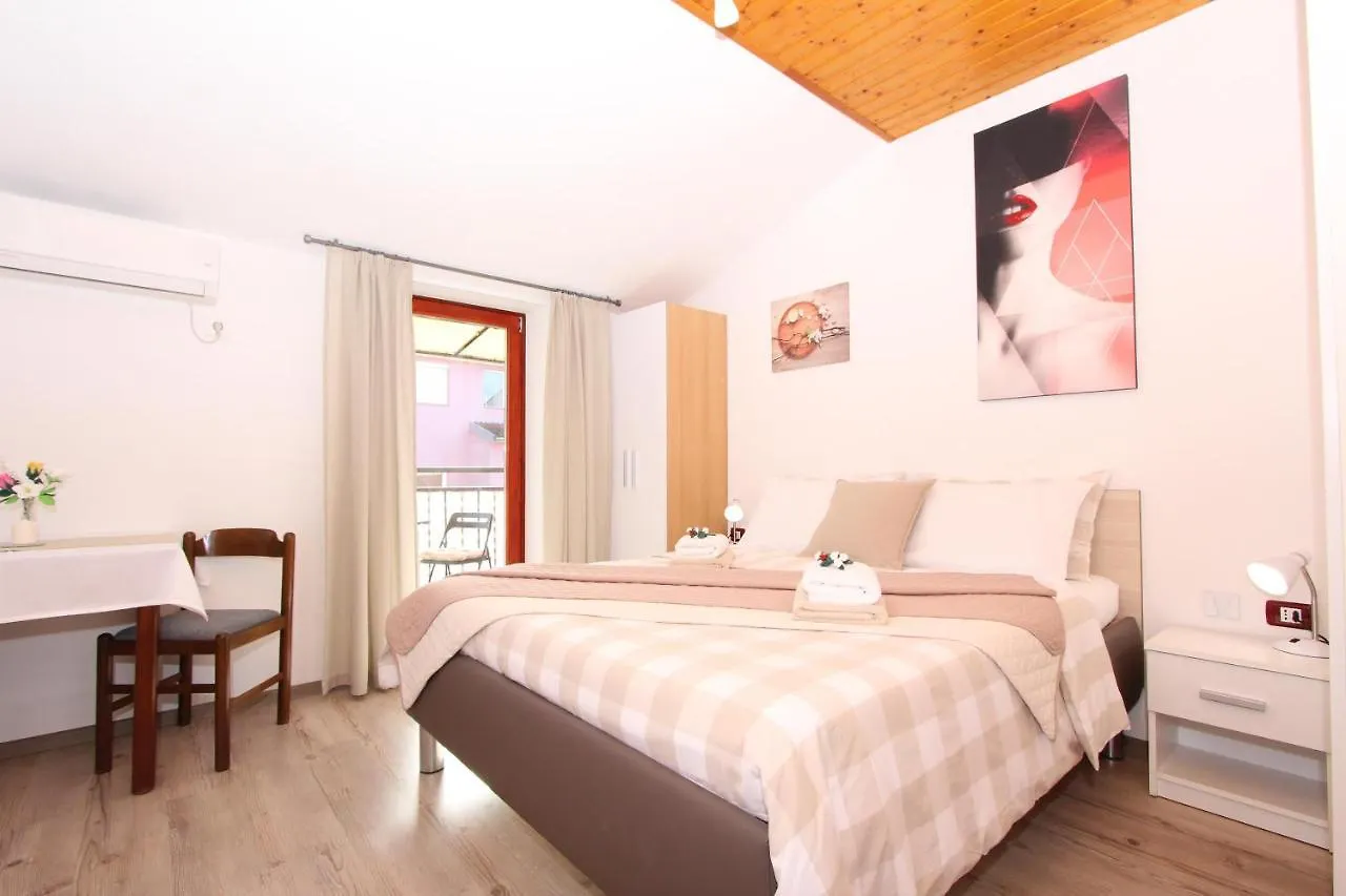 Rooms And Apartment Matosevic Rovinj 3*,